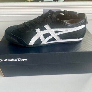 NWT Onitsuka Tiger Mexico 66 Black / White W Size 7